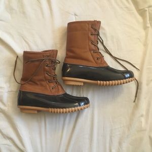 Duck boots